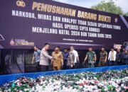 Jelang Nataru, Polda Riau Kembali Musnahkan Puluhan Ribu Miras dan Narkoba