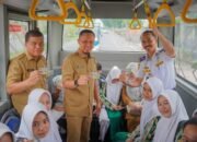 Walikota Pekanbaru Didampingi Kadishub Resmi Launching Bus Transmetro Gratis Khusus Pelajar